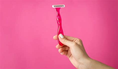 It also prevents the hair from pulling at your skin. The Right Way to Shave Your Bikini Line | Bikini line ...