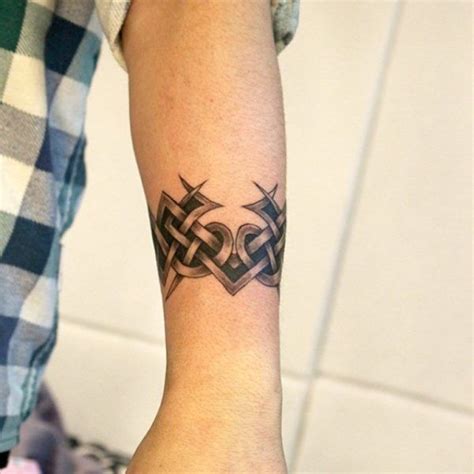 That's why it's a popular tattoo among couples who want to mark their love. Impressive Celtic knot Tattoo (With images) | Arm band ...