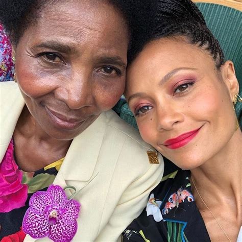 Who is the actress thandiwe newton married to? British actress Thandiwe (Thandie) Ajdewa Newton's father ...