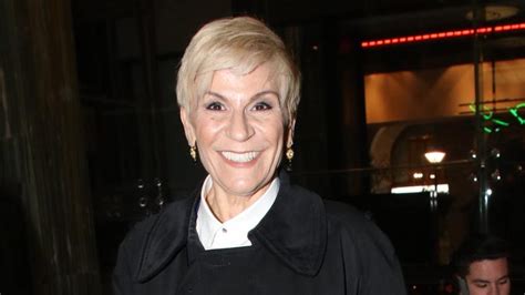 Χειμαρρώδης και αφοπλιστικά ειλικρινής η χρύσα ρώπα μίλησε στην κάμερα του star και αποκάλυψε άγνωστες λεπτομέρειες της ζωής της. Η Χρύσα Ρώπα εξομολογείται: Όταν έμαθα ότι είμαι ...