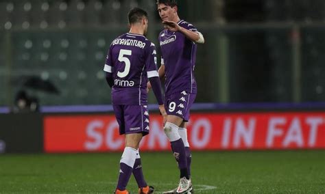 Pronta l'offerta con prestito oneroso con obbligo di riscatto con hauge o leao dentro l'operazione, ma non è da escludere un'offerta solo cash di 40 milioni direttamente da singer. Fiorentina: tre squadre su Vlahovic | Mercato ...