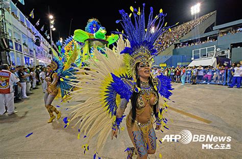 The force of nature in foz do iguaçu. 추운 평창의 지구 반대편에는 브라질 쌈바 축제 '후끈후끈 ...