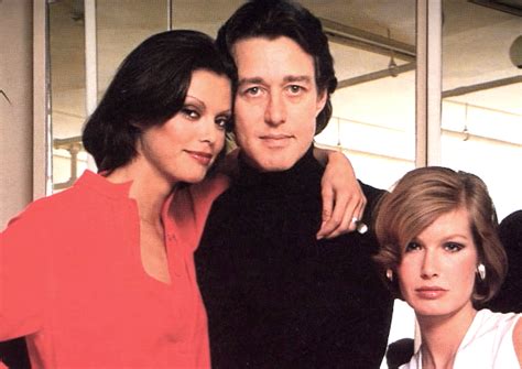 He started off designing hats, but it was his dresses that made him famous. Art et glam: Halston, Roy Halston Frowick, le créateur ...