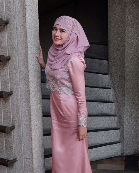 Material baju diperbuat daripada dull satin yang tidak berkilat. Jubah Satin Fashion 715 | Malaysian Baju Kurung