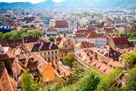 The churches of graz combine many different architectural styles, including neorenaissance, gothic, and baroque, and are of great interest to students and lovers of european architecture. O que esperar de Graz, cidade que já foi capital cultural ...