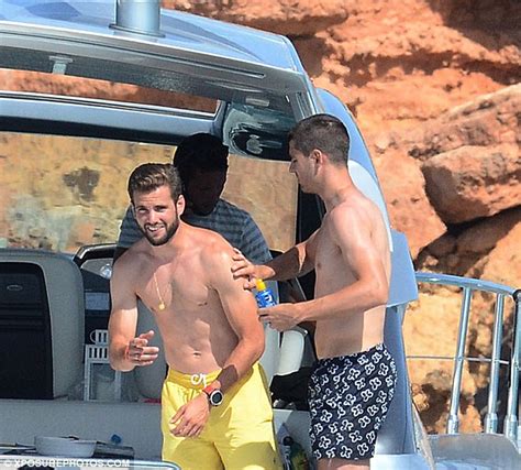 Real madrid player alvaro morata surprises his girlfriend by proposing on stage! Alvaro Morata takes a break in Ibiza with his girlfriend ...