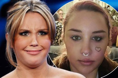 It showed a thin wobbly outline of a heart on her left cheek and was captioned with the alien emoji. Amanda Bynes Face Tattoo Fake - Best Tattoo Ideas