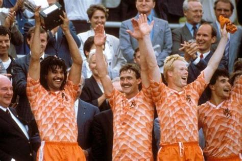 Champions hollande sportif pays bas football foot européen football mondial. Nostalgie : Pays-Bas 1988, les plus beaux d'Europe