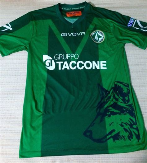 «abbiamo tenuto fede a tutti gli impegni presi». Calcio Avellino S.S.D. Home maglia di calcio 2015 - 2016.