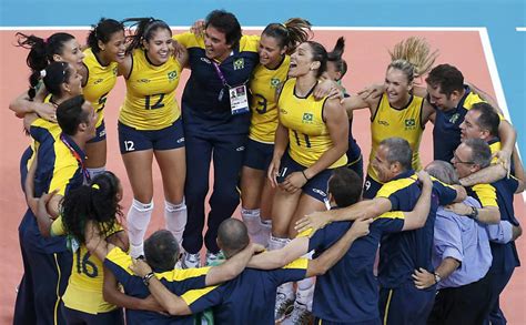 Antes, a seleção brasileira já havia ganhado de argentina e estados unidos, ambos por 3 a 0. Brasil x Estados Unidos - final do vôlei feminino - 20/04 ...