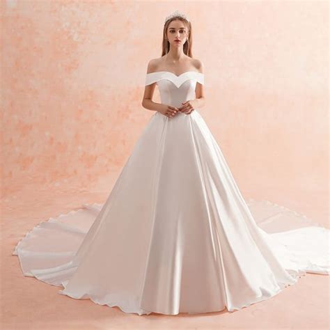 Ob ein modernes boho brautkleid, ein zartes vintagekleid, ein schlichtes cocktailkleid, kurz und elegant für das. Hochzeitskleid Schlicht Kurz - Hochzeit-Trauung-Party