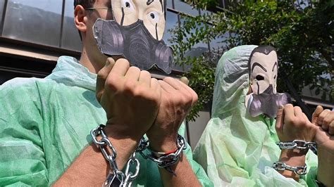 Unc assiste molti risparmiatori per costituirsi parte civile nel processo penale a carico dei vertici della banca popolare di bari. Torino, i ragazzi di Fridays for future contro le banche ...