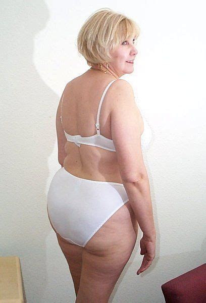 Congratulations, you've found what you are looking underdesk tease showing stockings over nylons ? Pin on BBW ass