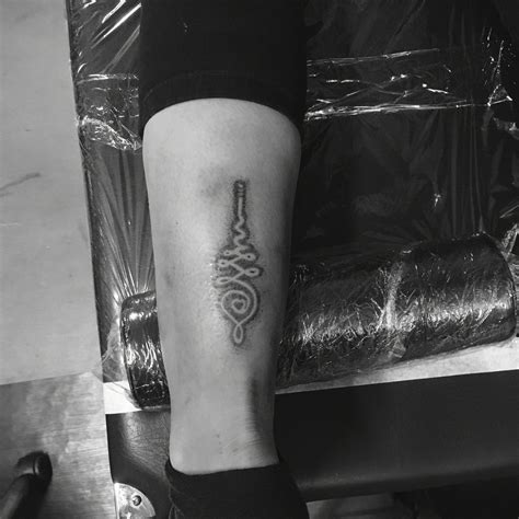 Rune tattoo by trikona.tattoos #trikonatattoos #rune #vikingtattoos join millions of people looking to find tattoo inspiration, discover artists and studios, and easily book tattoo appointments. Pin van Taghato Tattoo op Handpoke Tattoos