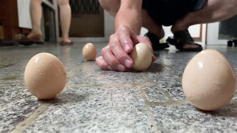 Egg balancing is a traditional chinese practice that has since been popularized in the united states. 端午節立蛋活動 - YouTube