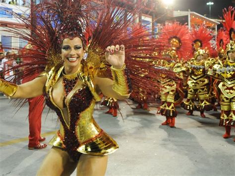 Para 2014, a escola foi a primeira a escolher o enredo, a reedição de 2006. G1 - 'Isso aqui é minha vida', diz Viviane Araújo, rainha ...