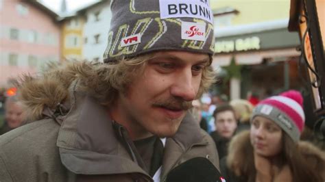 Manuel feller is an austrian world cup alpine ski racer. Manuel Feller genießt den Fanansturm in Kitzbühel - YouTube