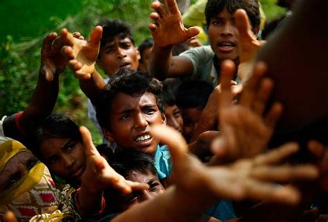 Tanpa menyatakan sama ada masyarakat perlu membantu atau menolak, isu etnik rohingya perlu diurus dengan bijaksana. Malaysia cadang isu Rohingya dibincang di PBB | Astro Awani