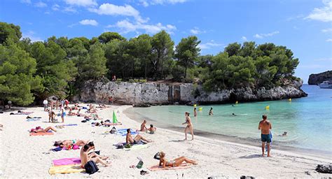 De belles plages et criques secrètes, des chemins de randonnée pour parcourir toute l'île et des sites archéologiques. Cala Turqueta Beach - Menorca Beaches