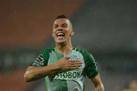 Entrenando con el américa y por fin conocer a mis nuevos compañeros de equipo (y) y también gracias por la buena bienvenida. Mateus Uribe es el quinto refuerzo del América