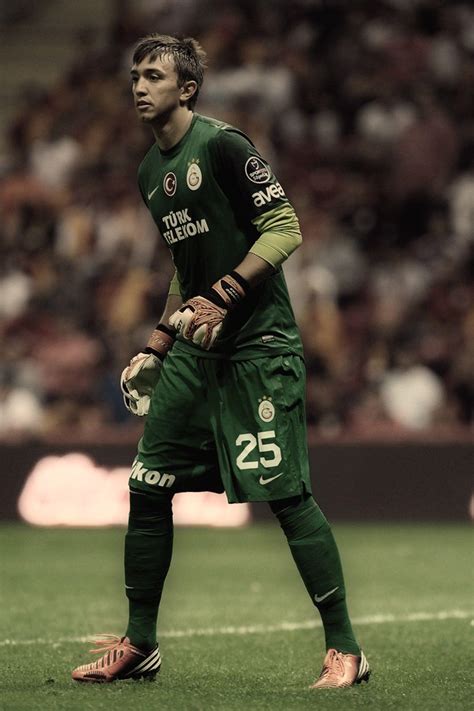 Bu pin'i ve daha fazlasını d u y g u tarafından oluşturulan galatasaray panosunda bulabilirsiniz. Fernando Muslera Wallpapers - Wallpaper Cave