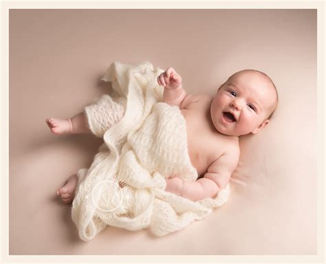 How old should a baby be at their newborn baby photoshoot? | Newborn, Family and Maternity ...