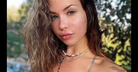 Marie lopez, dite enjoyphoenix, née le 18 mars 1995 à paris, est une blogueuse, entrepreneuse, vidéaste française, et influenceuse spécialisée en mode, beauté et style de vie. EnjoyPhoenix pose sur Instagram, le 9 août 2020 - Purepeople