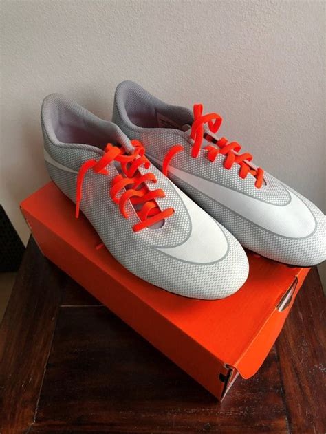 Die fußballschuhe von nike sind in verschiedene silos unterteilt: Fussballschuhe NIKE Gr.42 | Kaufen auf Ricardo