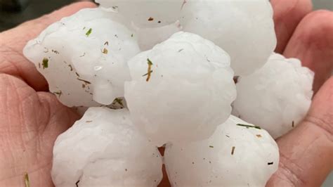 Am frühen dienstagabend sind unwetter mit teils heftigen hagelschauern über bayern hagel im kreis rosenheim sorgt erneut für schäden. Unwetter in Bayern: Hagel verursacht Millionen-Schaden ...