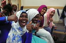 muslim teenagers slam poetry educate faith others use their brave participate change making girls huffpost sarah kiran hawa abdikadir voices