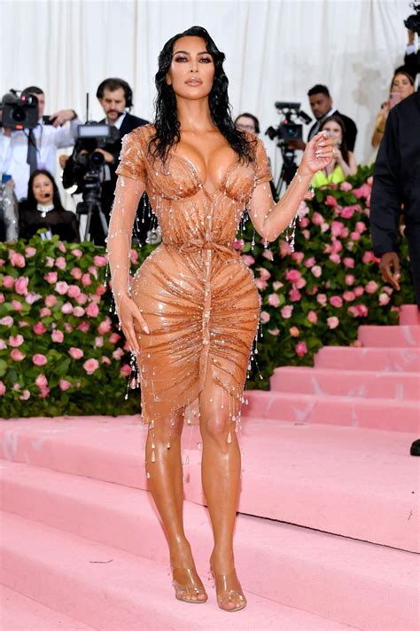 Kim kardashian is the star of the reality show 'keeping up with the kardashians' and businesswoman, creating brands such as kkw beauty, kkw fragrance and skims. Kim Kardashian hat Geburtstag: Wir blicken zurück ...