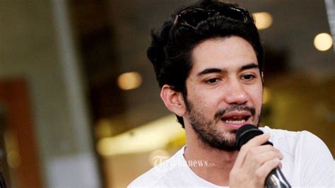 Reza rahadian matulessy nama panggilan : Ditinggal Sosok Ayah Sejak Usia 8 Bulan, Reza Rahadian ...