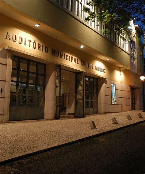 Auditório municipal eunice muñoz, oeiras, portugal. Pedes logo a mim que não tenho imaginação nenhuma?!