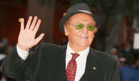 Renzo arbore, i senza vergogna un bacio a mezzanotte. Renzo Arbore ha una moglie? Il suo rimpianto