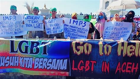 Lgbt+ merujuk pada lesbian, gay, biseksual, dan transgender serta kelompok minoritas seksual lainnya, seperti interseks dan queer. Apa itu LGBT ? (Lesbian, Gay, Biseksual, Transgender ...