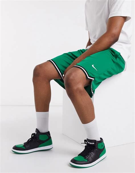 This boston celtics shorts with the green colors will help you achieve that goal effortlessly! Nike Basketball Boston Celtics shorts in green | ASOS