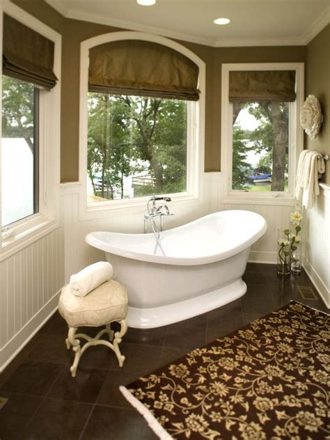 We've come up with a few bathroom window treatment ideas and solutions that you may be able to use in your own bathroom, however you can. Traditional Bathroom Design, Pictures, Remodel, Decor and ...