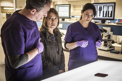 As the investigation into jimmy's death continues, sir phillip cross makes a difficult decision while father robert comes clean to his family and the police. Actualités Blu-ray/DVD « Unforgotten Le passé déterré ...