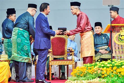 Maka dari itu di artikel ini saya akan memberikan kumpulan ucapan selamat hari guru nasional terbaru 2019 yang bisa kamu kirim atau dijadikan status. 30+ Ide Keren Ucapan Selamat Hari Guru 2019 Brunei - The ...