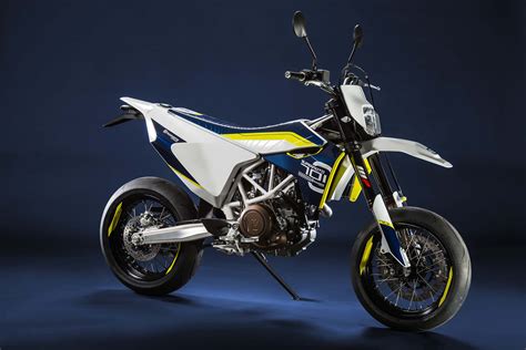 Die tr ist keine supermoto für den track, sondern mehr alltagsfahrzeug. 2016 Husqvarna 701 Supermoto - 690cc of Street Hooligan ...
