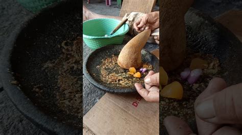 Masakan khas batak seperti arsik dan saksang memerlukan andaliman sebagai bumbu yang tak. Cara buat bumbu semur tahu,kentang plus daging - YouTube
