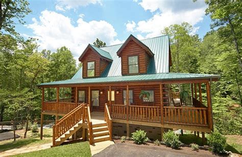 Also nearby is the great smoky mountains national park, with its hiking trails, historic cabins, waterfalls, and wildlife. Gatlinburg Vacation Rentals - Cabin - Pool House- American ...