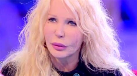 Ivana spagna è una cantante e scrittrice italiana. Ivana Spagna, chi è Patrick Debort, l'ex marito: età e ...