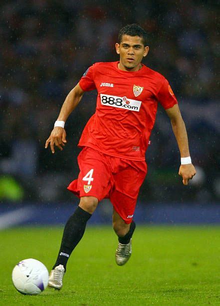 Sevilla fcla verdad sobre el tuit de dani alves con cristóbal soria y su vuelta a sevilla. Dani Alves of Sevilla in action in the 2007 UEFA Cup Final ...