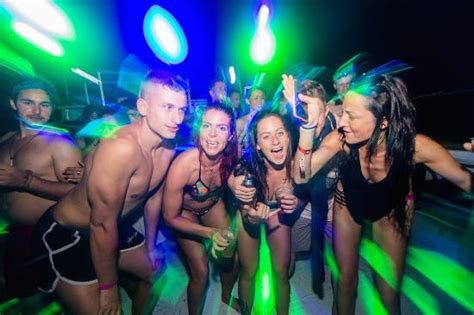 Known as the party capital of thailand, there are a million and one ways to stay entertained when the sun goes down in phuket. Wonderland Boat Party (Patong, Thailand): Address, Phone ...