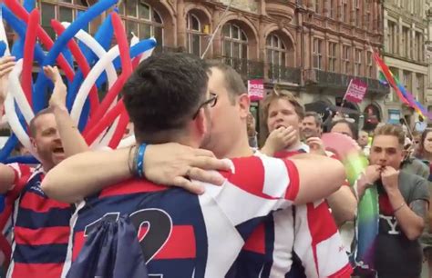 Give friday night funkin boyfriend 5/5. WATCH: Gay rugby player proposes to boyfriend at Liverpool ...