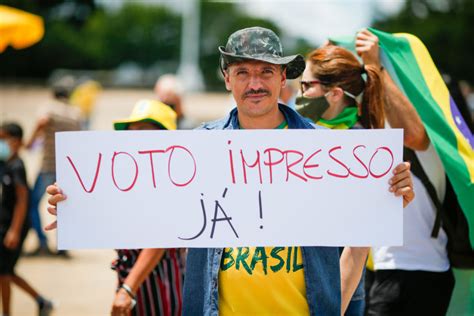 Jovem pan > voto impresso. Bolsonaristas fazem ato em Brasília pedindo voto impresso ...