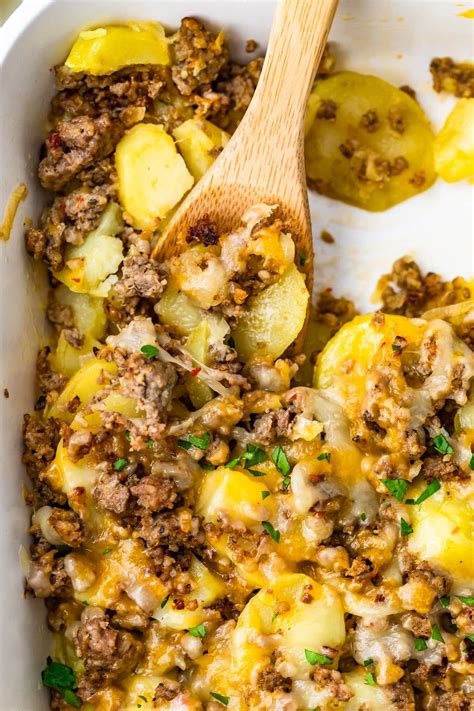 To start making this cheesy potato casserole, grab a bag of thawed hash brown potatoes. What Seasonings Go In A Ham And Potato Casserole / Creamy ...