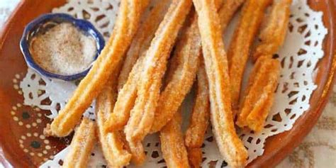 Kue putu ayu atau sering disebut juga kue putri ayu karena memilki tampilan warna yang cantik, yaitu berwarna hijau dengan taburan kelapa parut yang berwarna putih. 7 Cara Membuat Churros Mudah yang Renyah Isi Oreo, Keju, Green Tea, dan Isi Saus Coklat ...