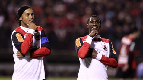 Músicas com letras para você ouvir, ler e se divertir. MC Roba Cena cria versão para o Flamengo de 'Parado na ...